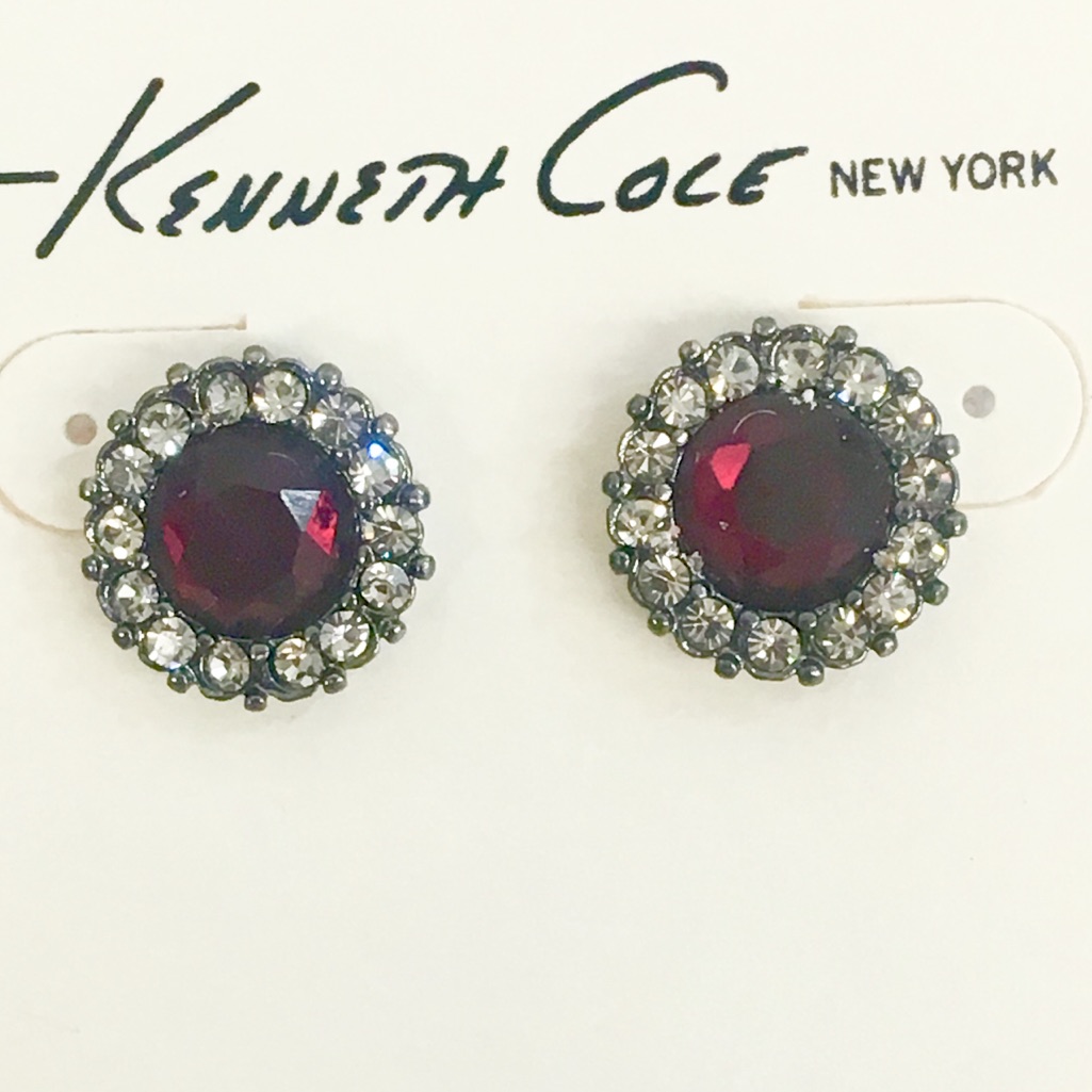 Gorgeous Nwt Kenneth Cole Studs 8$